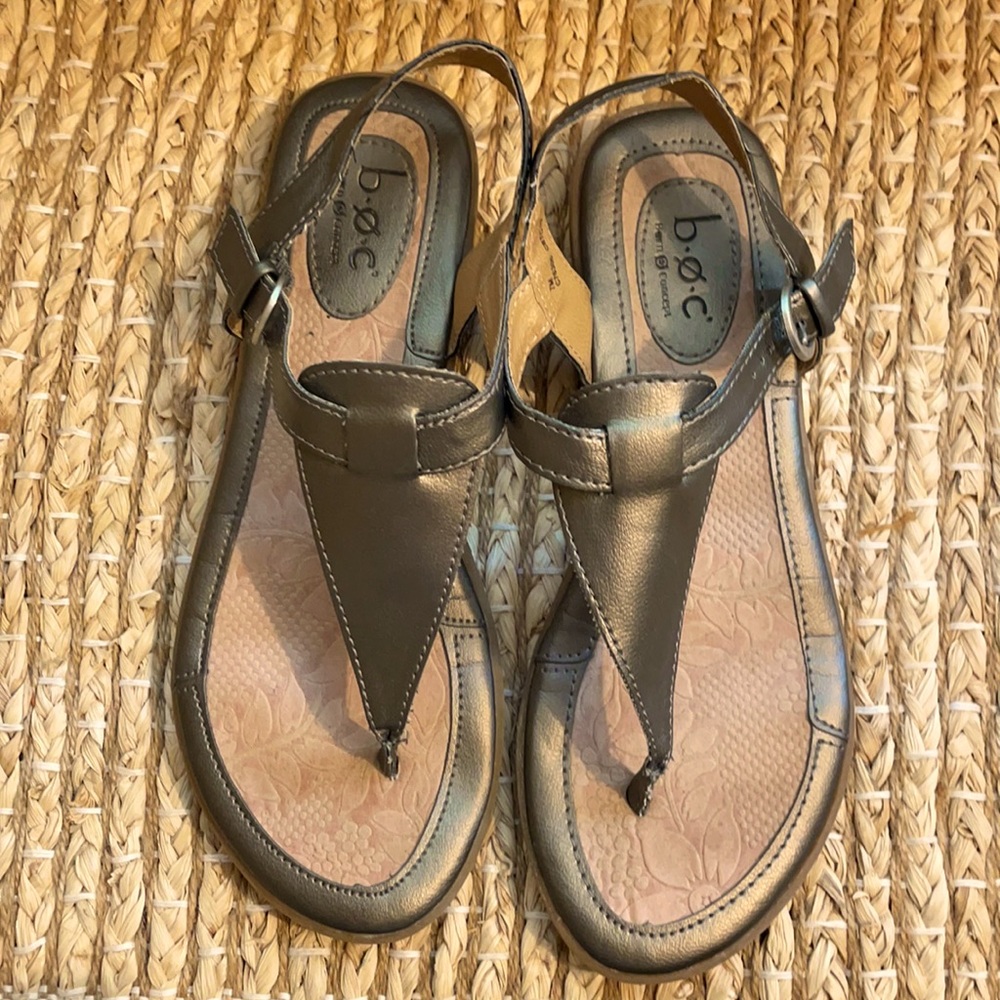 Born b.o.c. Thong Sandals Bronze